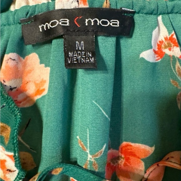 Moa Moa floral women’s top size medium - Picture 5 of 7